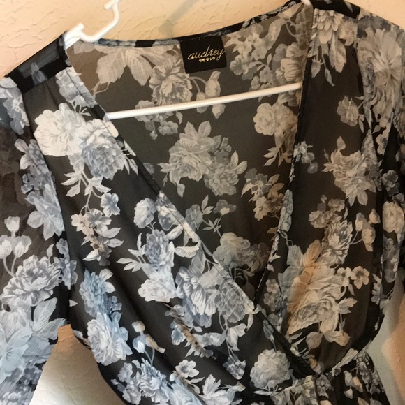 Black and White Plunging Floral Romper - Picture 4 of 5